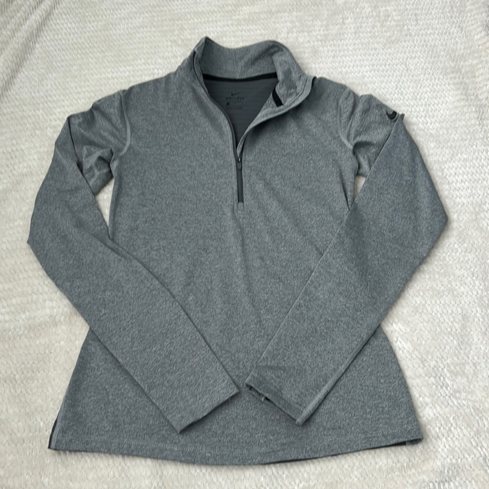 Nike Dri-Fit Women’s Half Zip in Medium